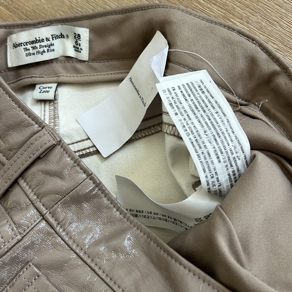 Abercrombie & Fitch 90’s Straight Ultra High Rise Curve Vegan Patent 28 6s 26 2s - Picture 11 of 12